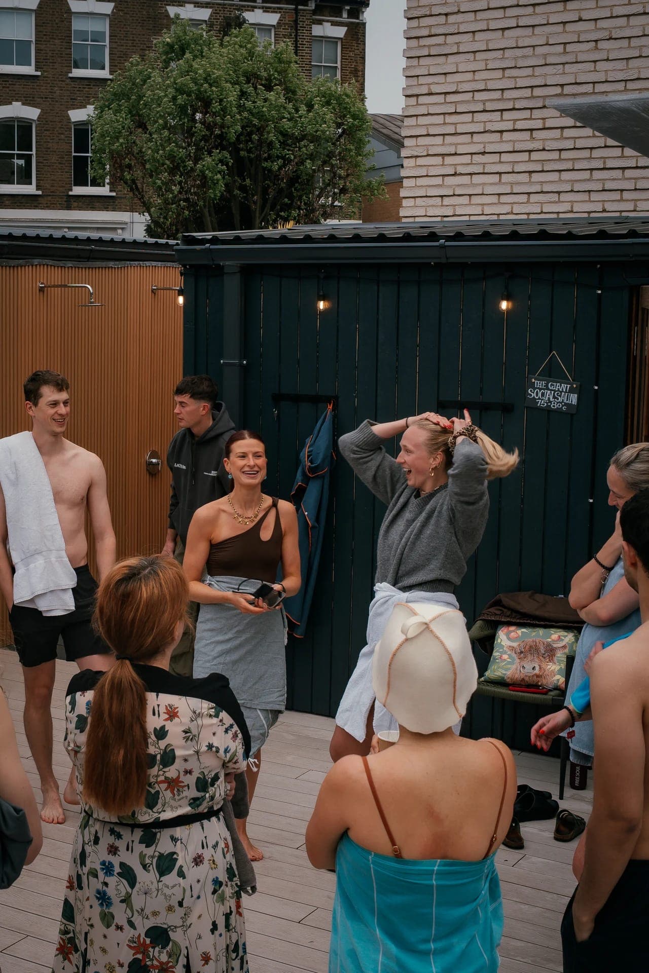 Lowlu community moment